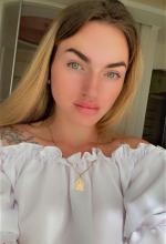 Viktoriya 19056